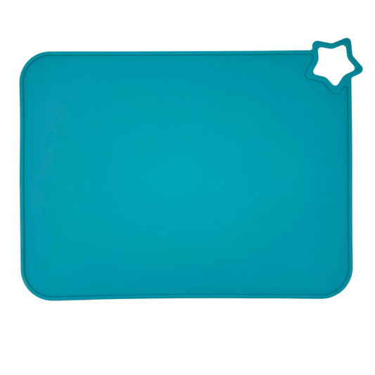 Deze turkooisgroene speelplacemat is niet alleen mooi, maar ook antislip en vaatwasbestendig. Helemaal Fen!