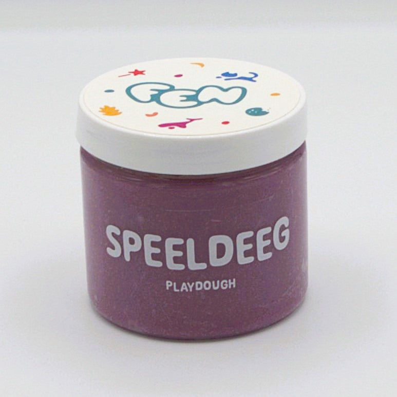 paarse handgemaakte speeldeeg voor peuters en kleuters geschikt voor sensorisch spel