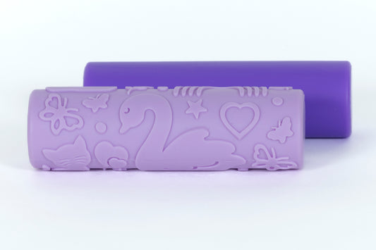 deegrol voor sensorisch spel met speeldeeg en koekjesvormen