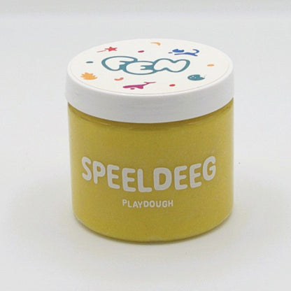 zacht gele speeldeeg in potje ideaal voor open ended spel zonder voorbereiding
